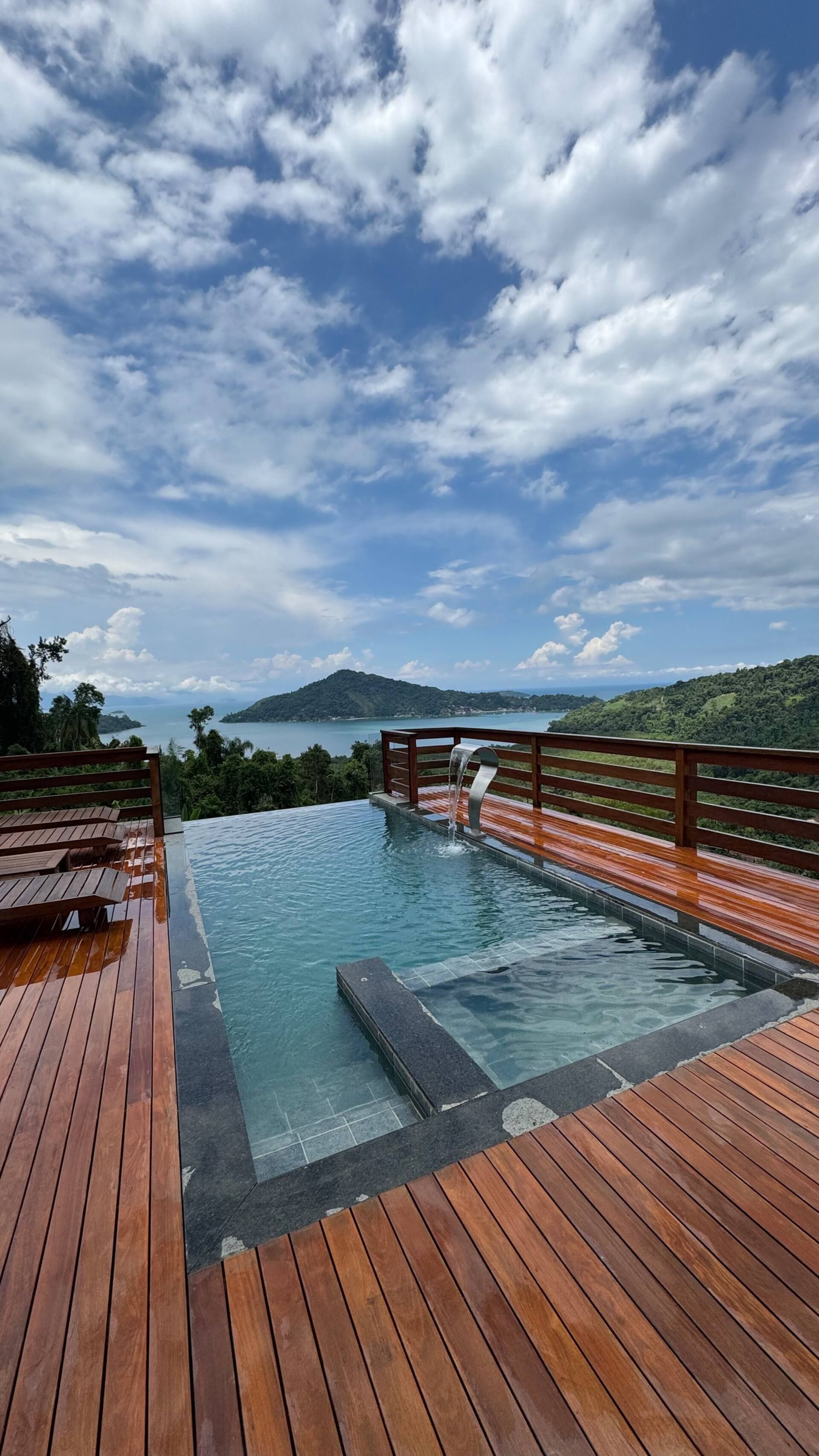 The pool hanging over the green hills